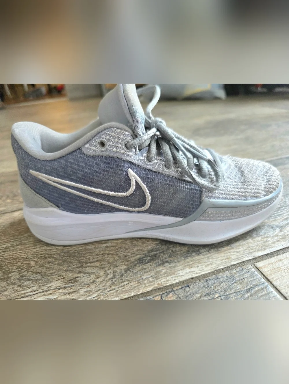 Nike  Womens Sabrina 1 Wolf Grey Basketvall  Athletic Sneakers Shoes 6